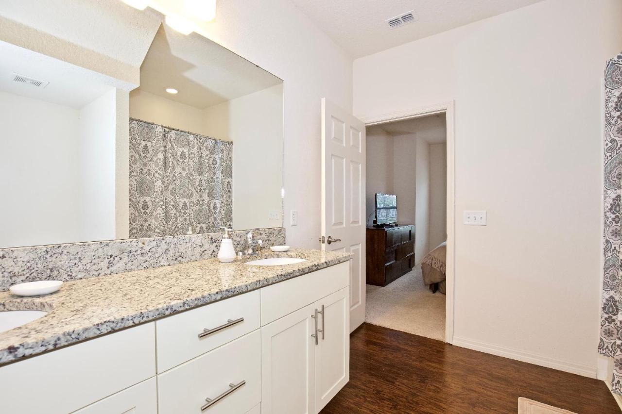 Great And Practical Townhouse In Gated Community, Sleeps 6 10 Min To Disney! Hébergement de vacances Orlando