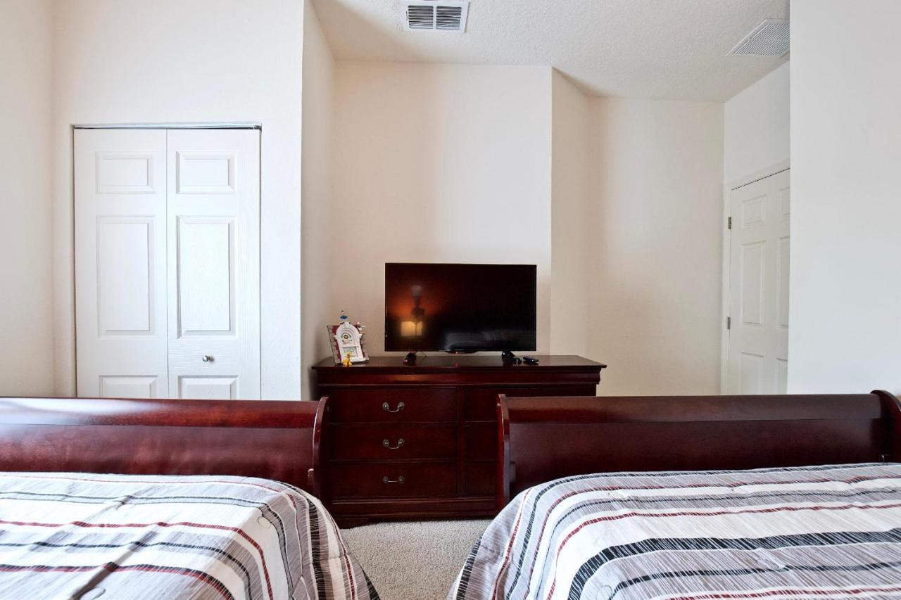 Great And Practical Townhouse In Gated Community, Sleeps 6 10 Min To Disney! Hébergement de vacances Orlando