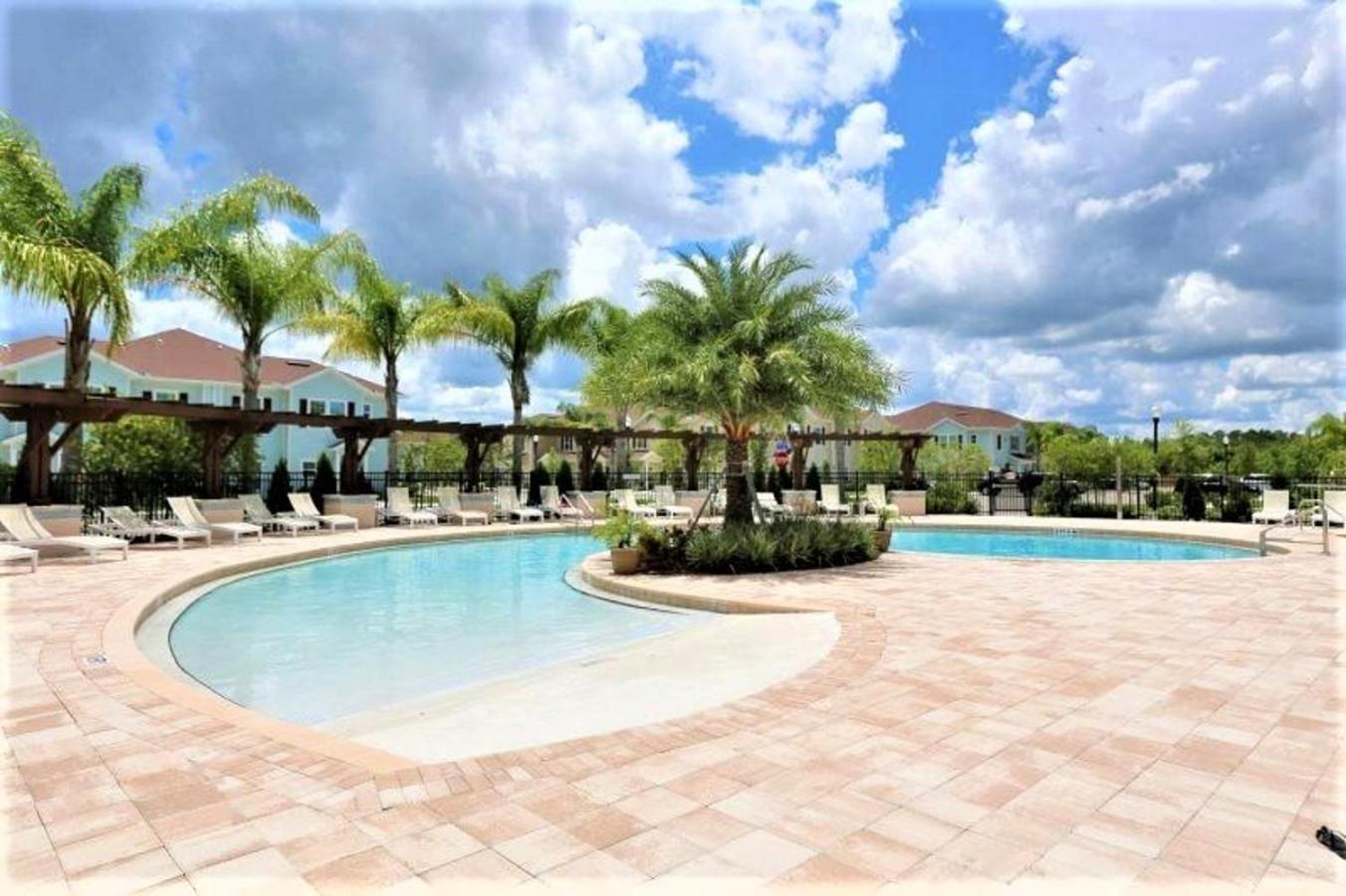 Great And Practical Townhouse In Gated Community, Sleeps 6 10 Min To Disney! Hébergement de vacances Orlando