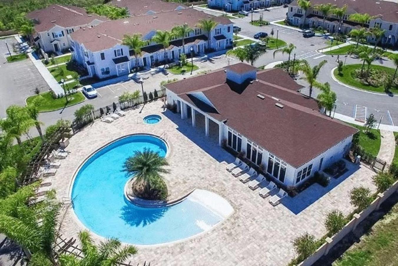 Great And Practical Townhouse In Gated Community, Sleeps 6 10 Min To Disney! Hébergement de vacances Orlando